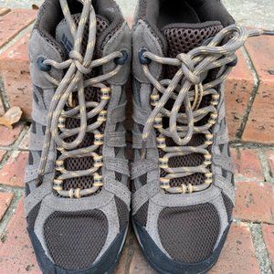 Hiking Boots Sz 9 Waterproof